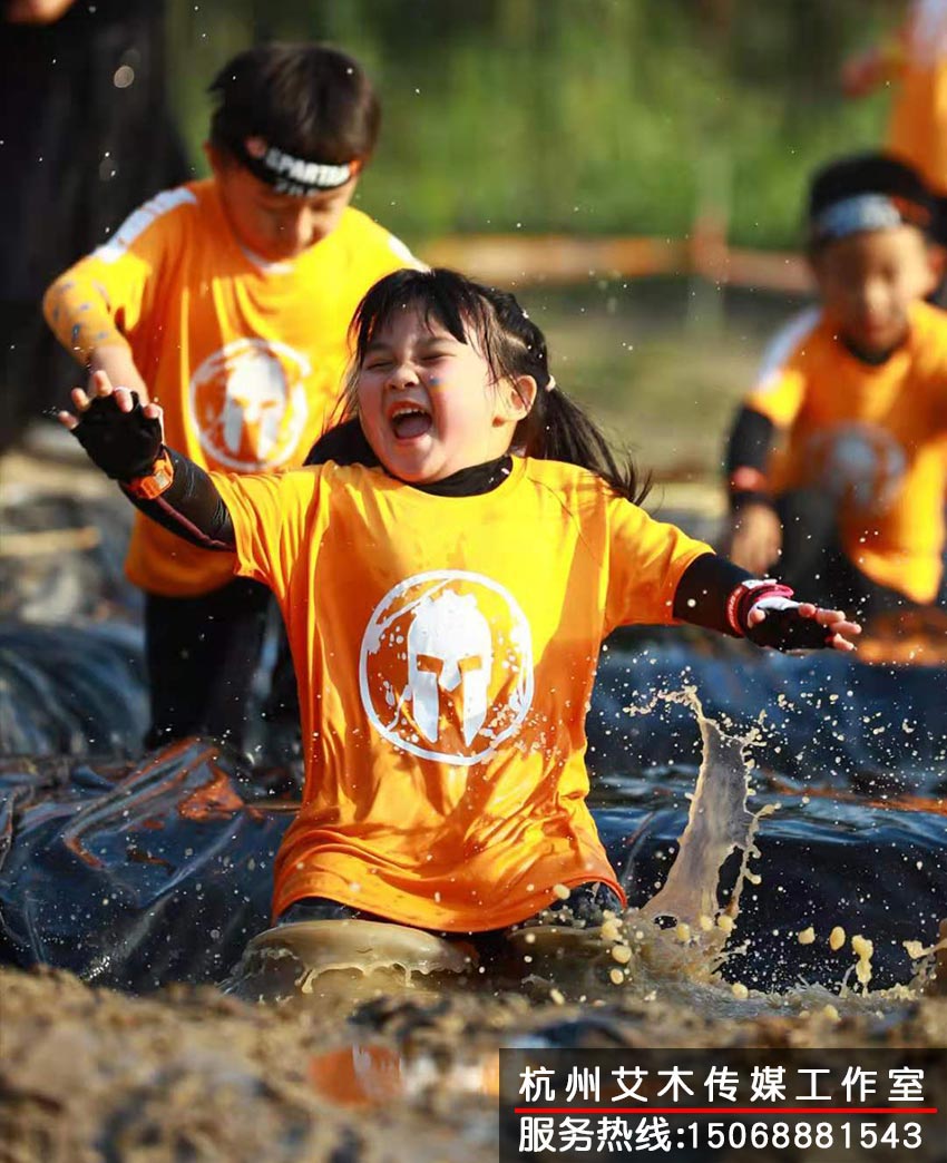 1630935758311999.jpg 斯巴鲁儿童赛现场大家都在认真对待拍摄